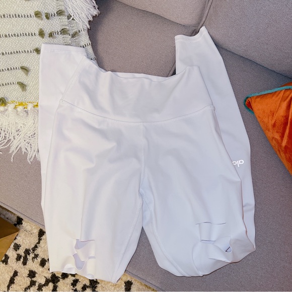 SOLD‼️Alo yoga leggings size small - Picture 2 of 3